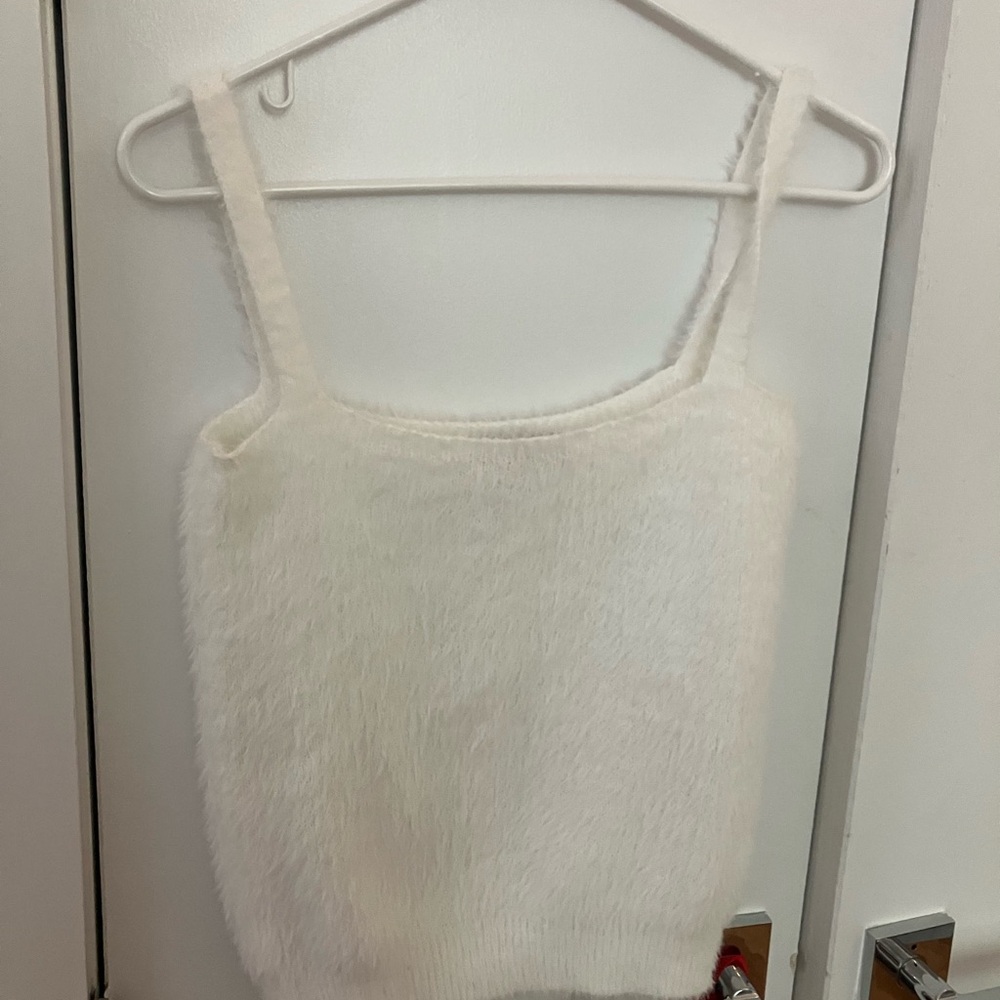 Cream Fitted Tank Top with Sleeveless Design